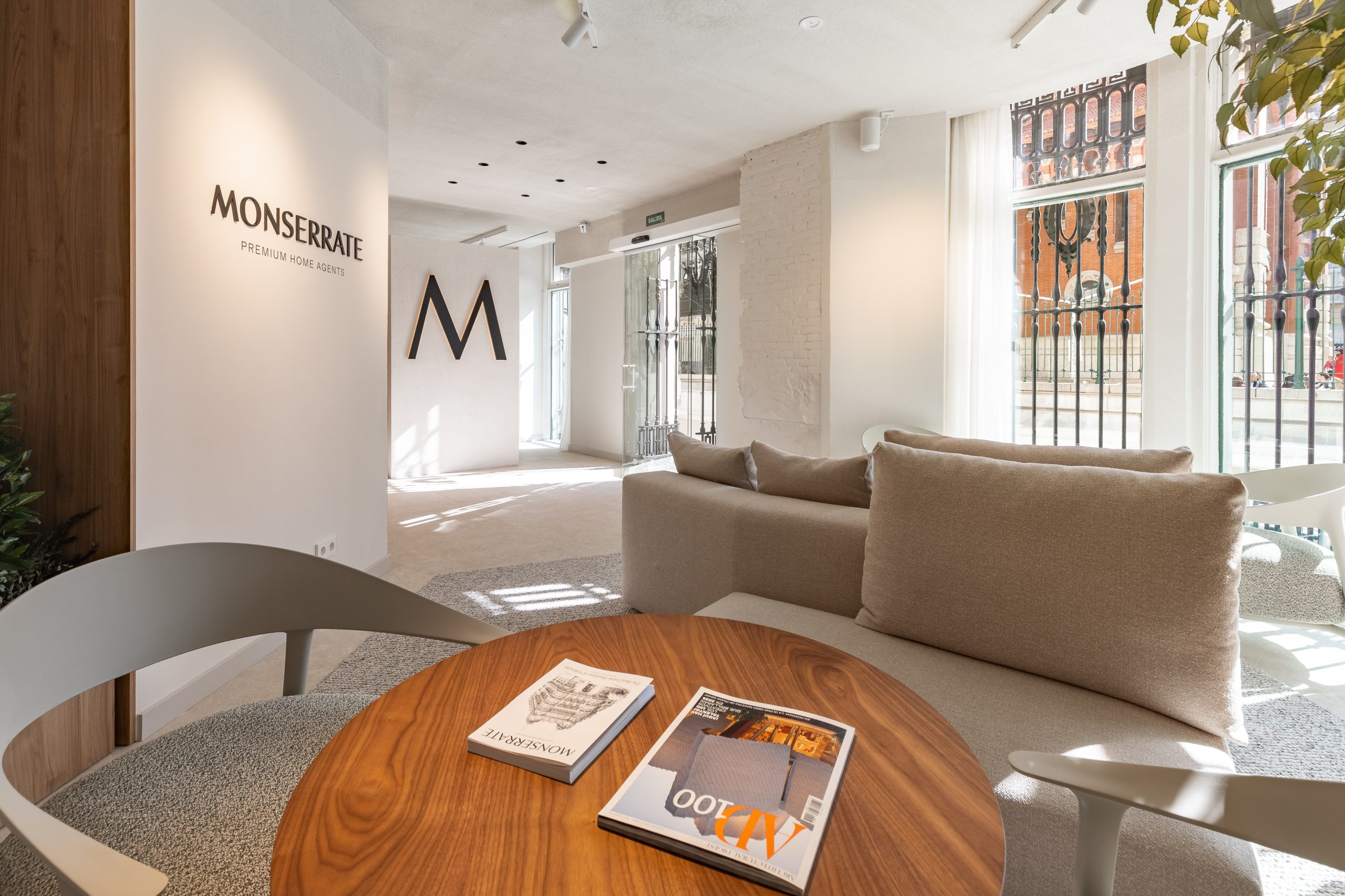 https://www.monserrateinmobiliaria.com/wp-content/uploads/2026/04/Oficinas-Monserrate-12-scaled.jpg